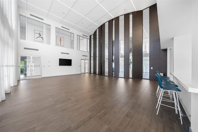 Building Photo - 6400 NW 105th Pl