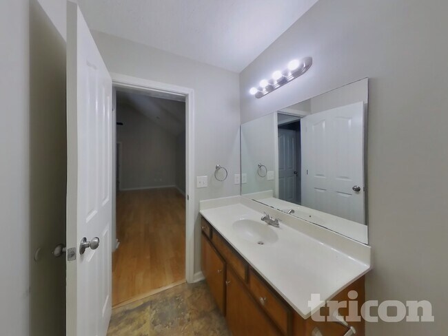 Building Photo - 2108 Montgomery Ln