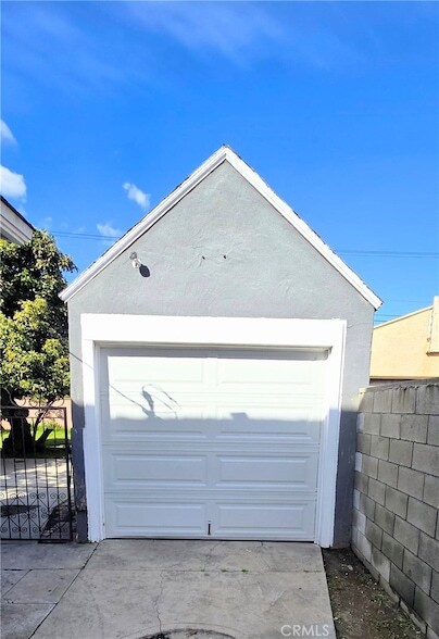 Building Photo - 5747 Jefferson Ave