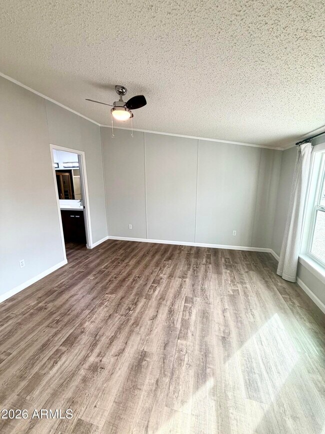 Building Photo - 5333 S Santa Claus Ave