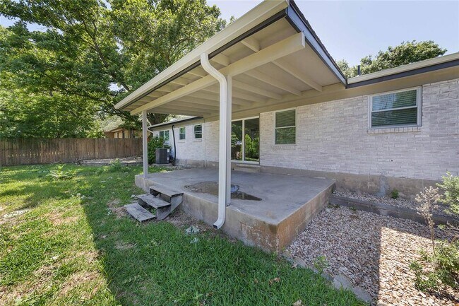 Building Photo - 11603 Oak Trail