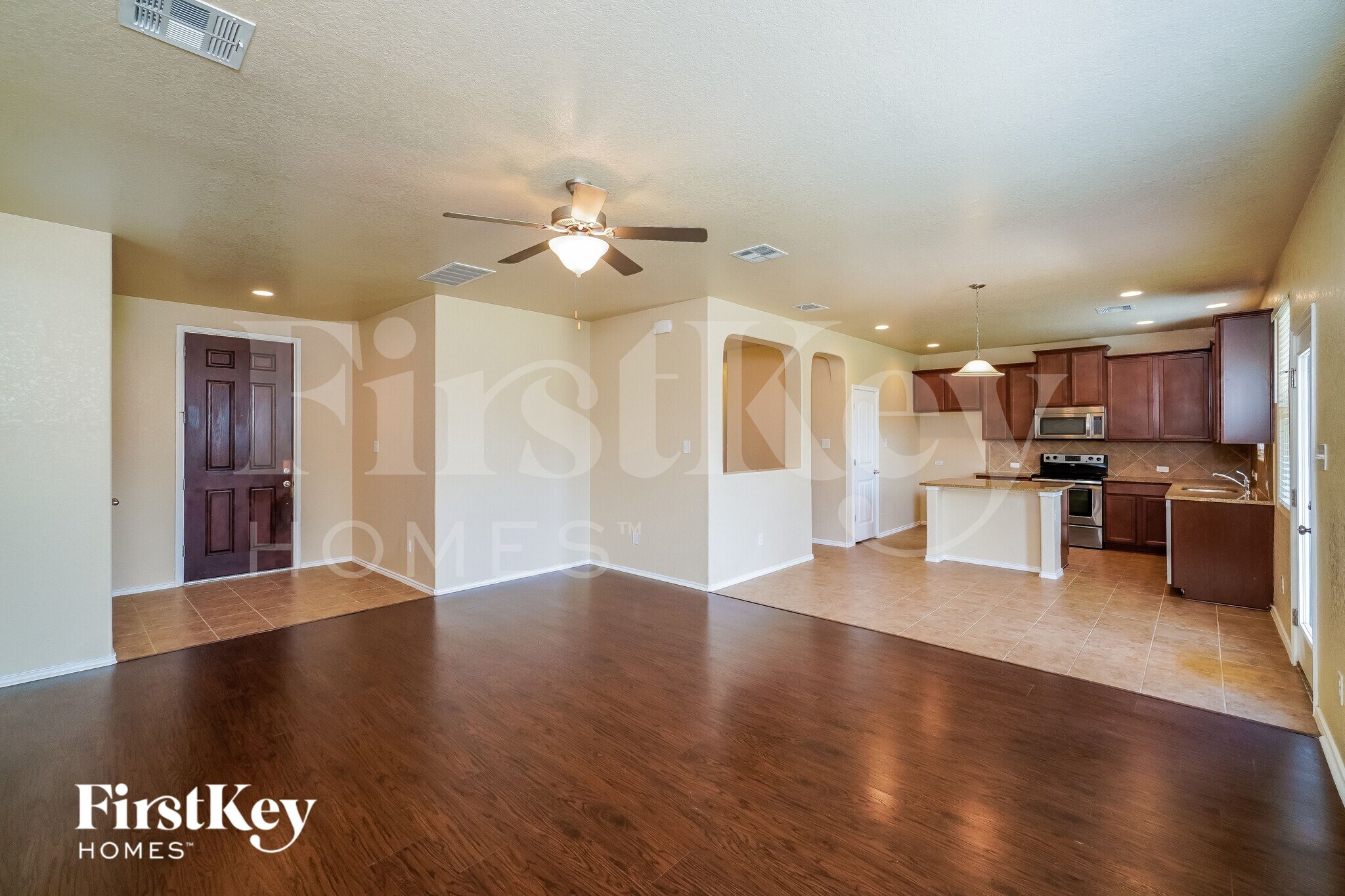 Building Photo - 2546 Just My Style