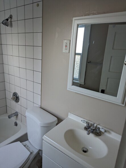 Building Photo - 2295 E Main St