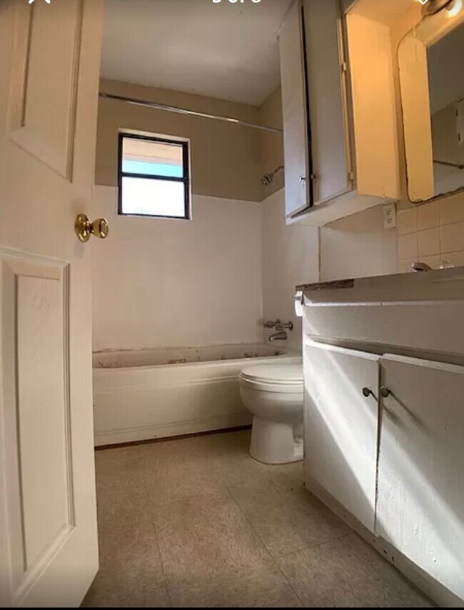 Building Photo - 1207 N Ross Ave