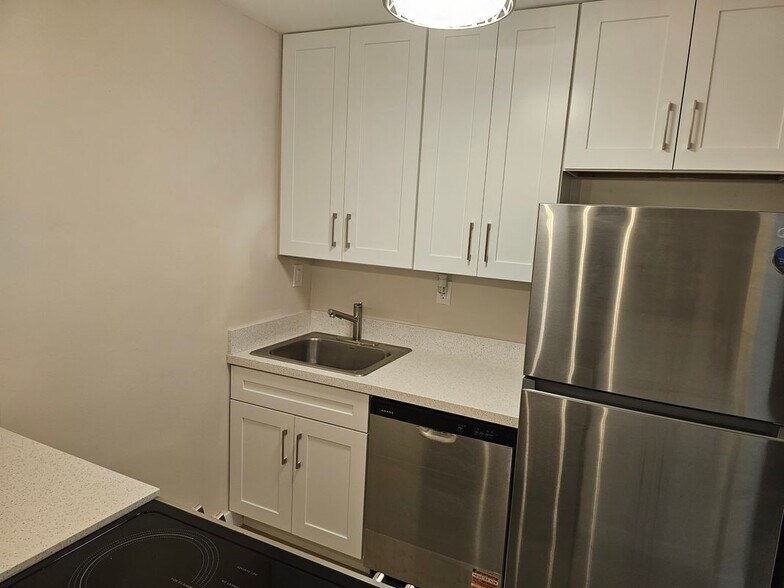 Building Photo - 5821 Washington St