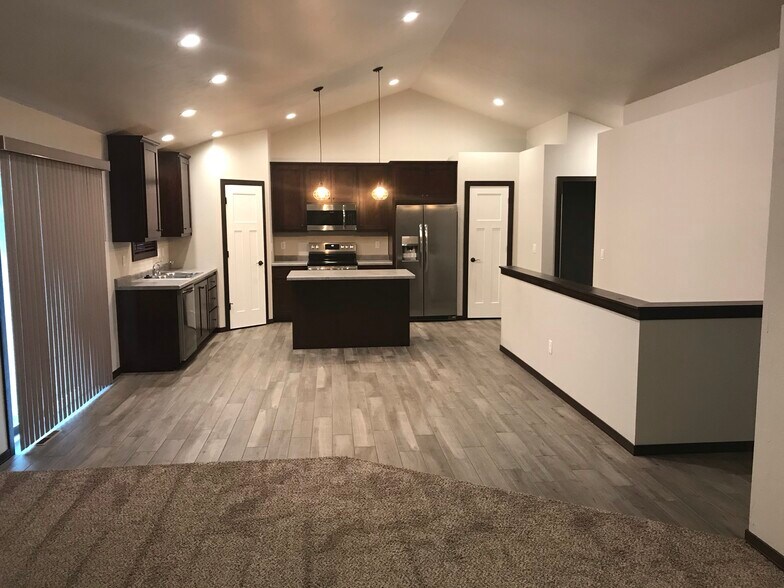 Building Photo - 1490 Arctic Ct