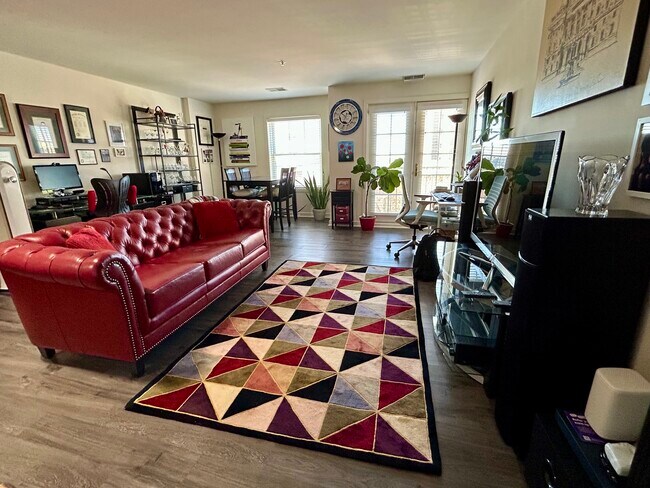 Building Photo - 1849 Green Bay Rd