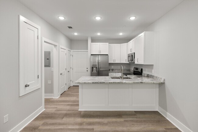 Building Photo - 305 Okaloosa Ave