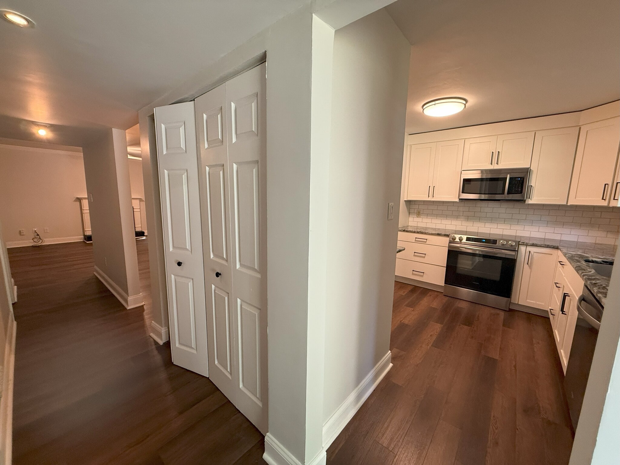 Building Photo - 1337 Springlawn Ct