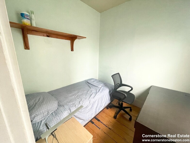 Building Photo - 1572 Tremont St