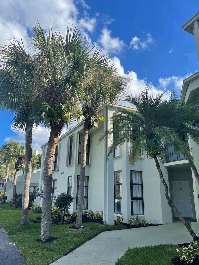 Building Photo - 6444 La Costa Dr