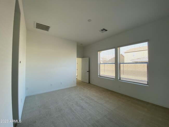 Building Photo - 442 W Golden Aspen Dr