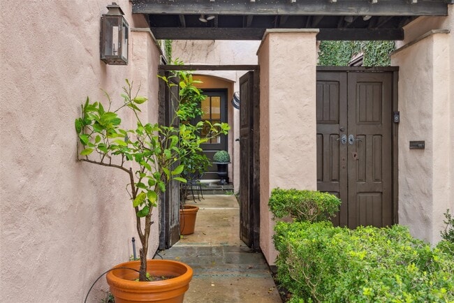 Building Photo - 2154 Avalon Pl