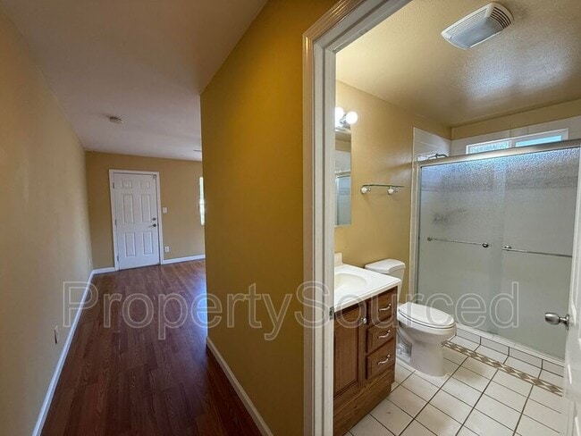 Building Photo - 524 E Krell Ln