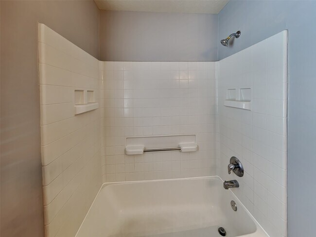 Building Photo - 5926 Baldwin Elm St