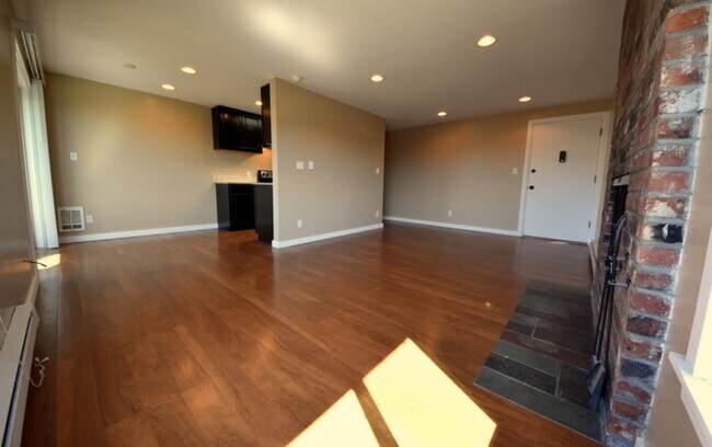 Building Photo - Fremont 5-plex Apts. - 1 bedroom