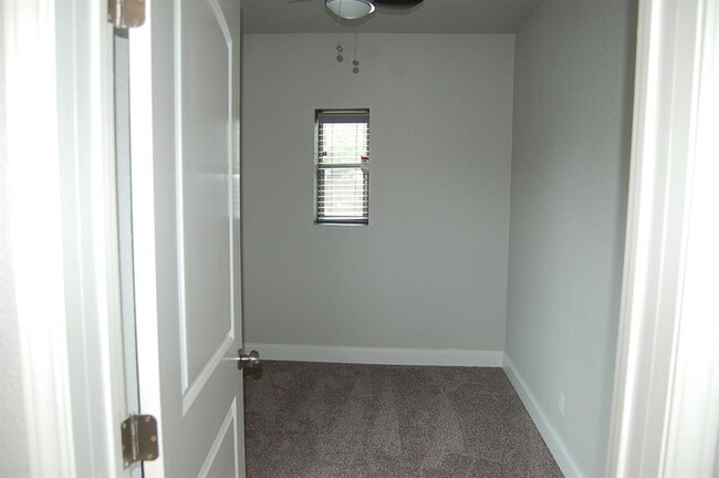 Building Photo - 4630 Woodside St