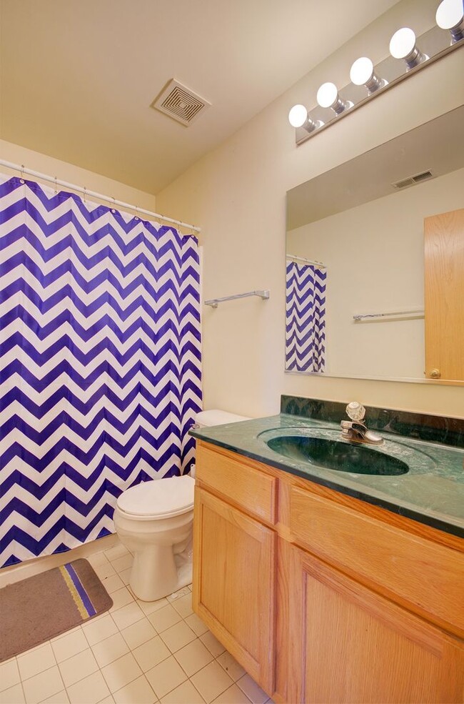 Building Photo - Updated 3 bd 2.5 ba updated home