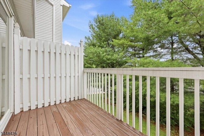 Building Photo - 604 Knollwood Ct