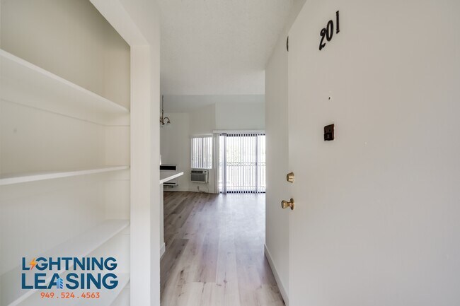 Building Photo - 6827 Whitsett Ave