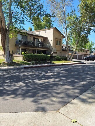 Building Photo - **Move in Special**, 2 Bed / 2 Bath in the...