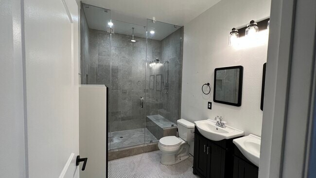 Building Photo - 17858 Sidwell St