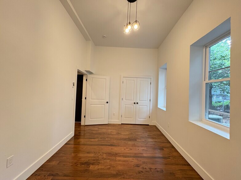 1B - 48 Bergen Ave