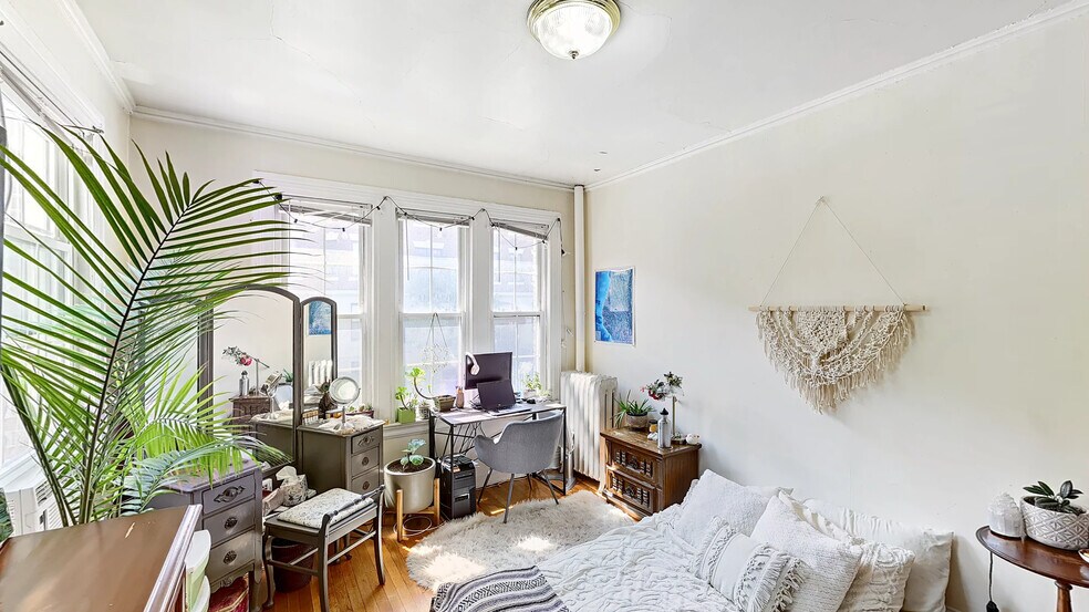 Building Photo - 15 Glenville Ave