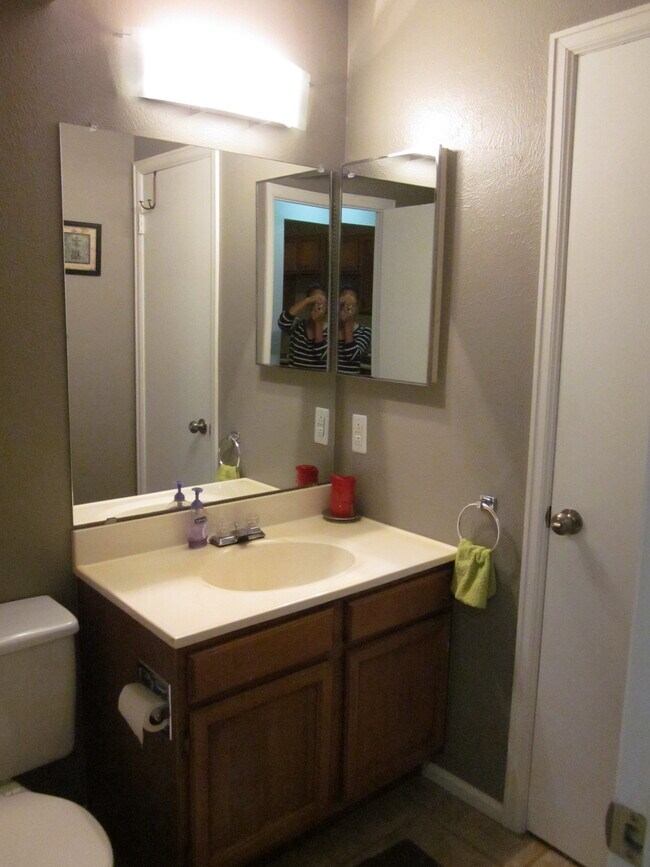 Building Photo - 10930 W Florida Ave