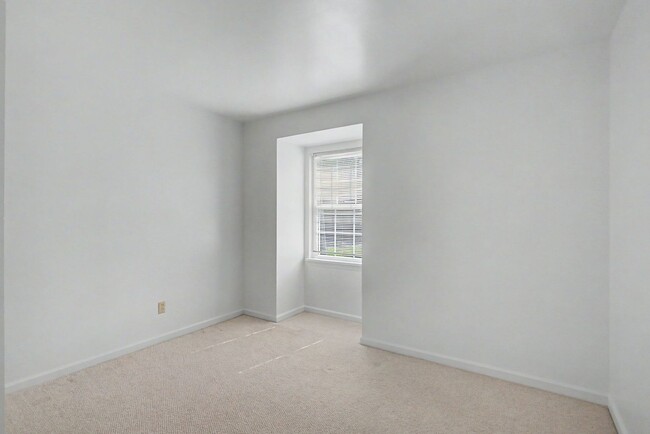 Building Photo - 15324-C Warwick Blvd