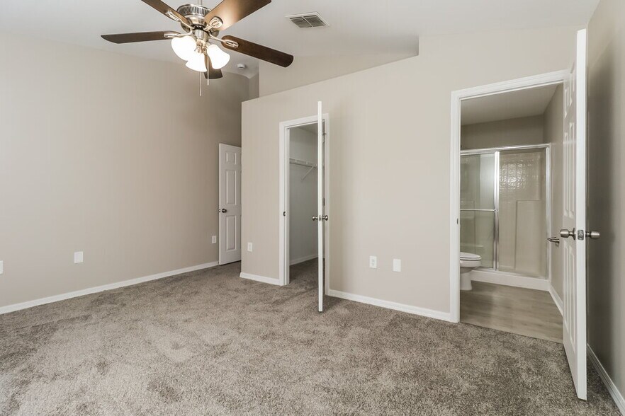 Building Photo - 17047 Ongar Ct