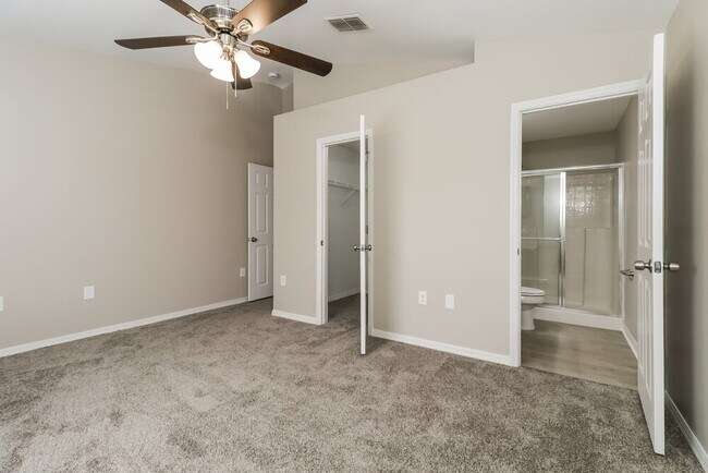 Building Photo - 17047 Ongar Ct