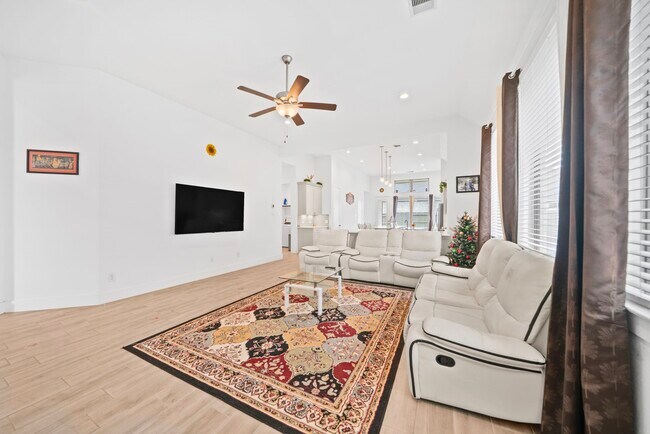 Building Photo - 10718 Blossom River Dr