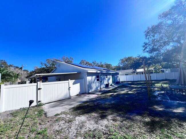 Building Photo - 4724 W Tambay Ave