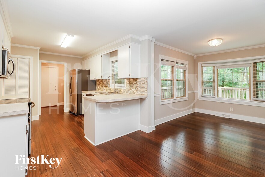 Building Photo - 120 Fox Chase Dr