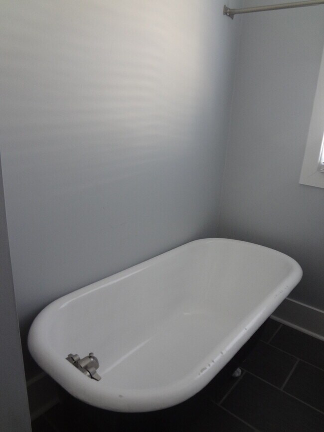 Building Photo - Move In Special! First Month Free!