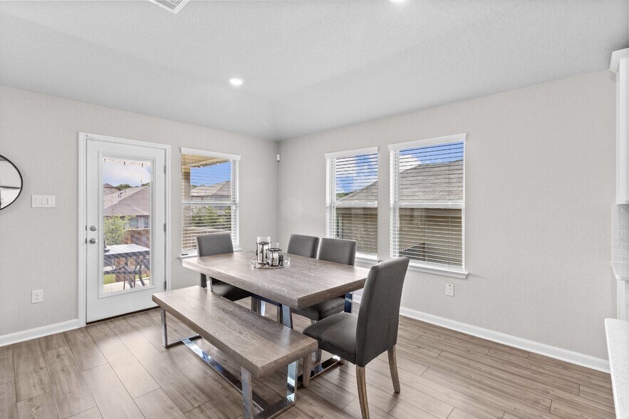 Building Photo - 10247 Juniper Oaks