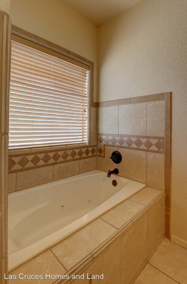 Building Photo - 2 br, 2 bath House - 1293 Mission Nuevo Un...