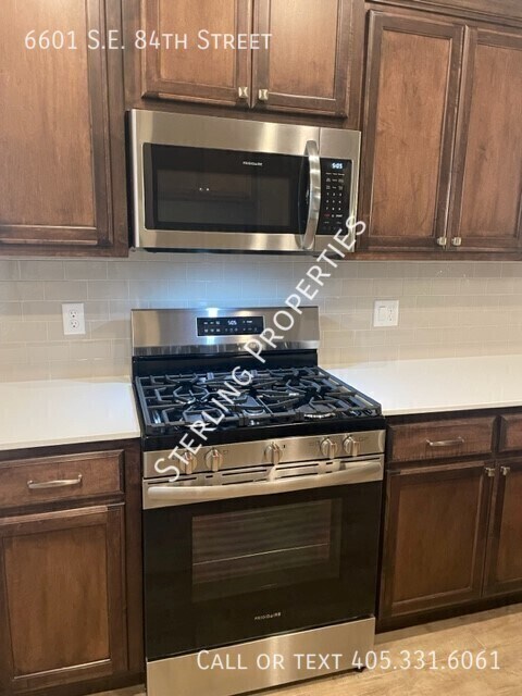 Building Photo - 6601 SE 84th St