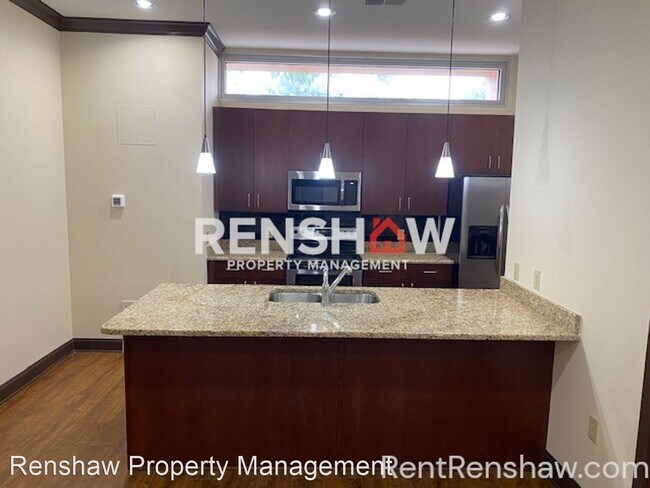 Building Photo - 2 br, 2.5 bath House - 449 Monroe Ave. #107