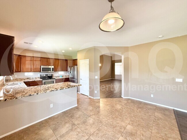 Building Photo - 11434 E Cliffrose Ln