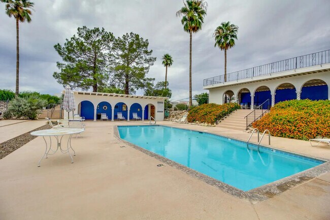 Building Photo - 5026 N Crestridge Dr