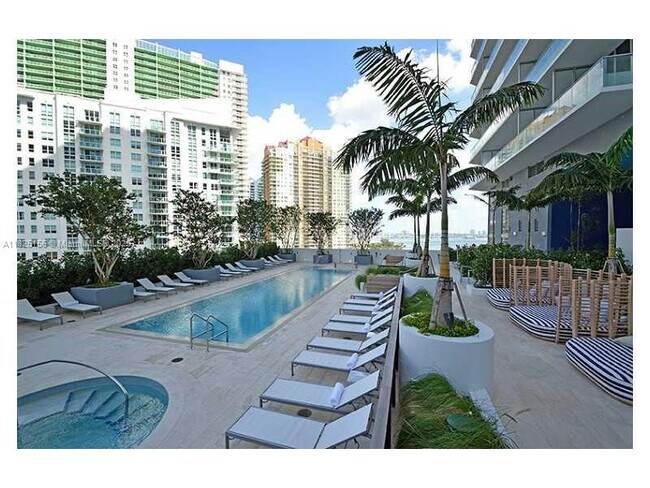 Building Photo - 1300 Brickell Bay Dr