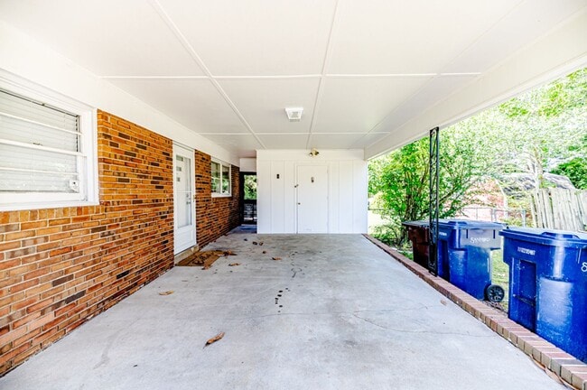 Building Photo - 2911 Wicker St