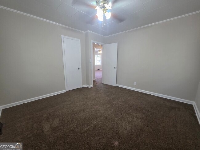Building Photo - 2639 Tredway Dr