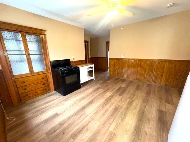 Building Photo - 412 Grafton St