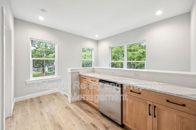 Building Photo - 444 Delaney Park Dr