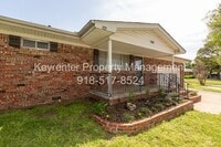 Building Photo - 3 Bed 1.5 Bath in Great Midtown Location!