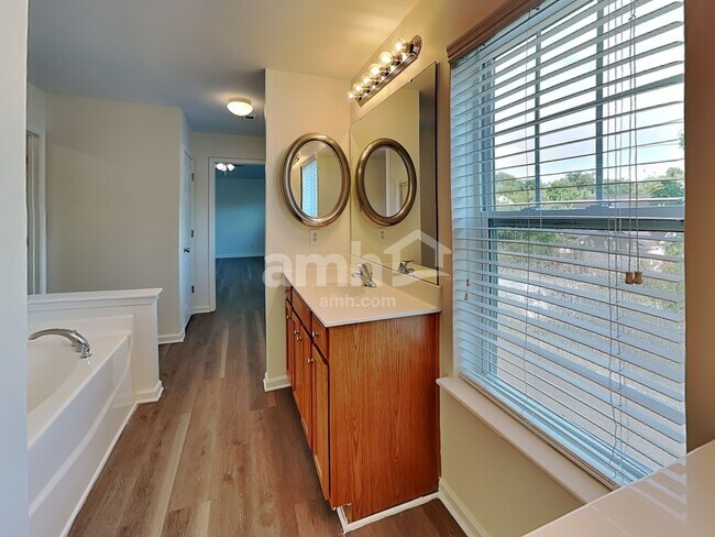 Building Photo - 4012 Lawrence Daniel Dr