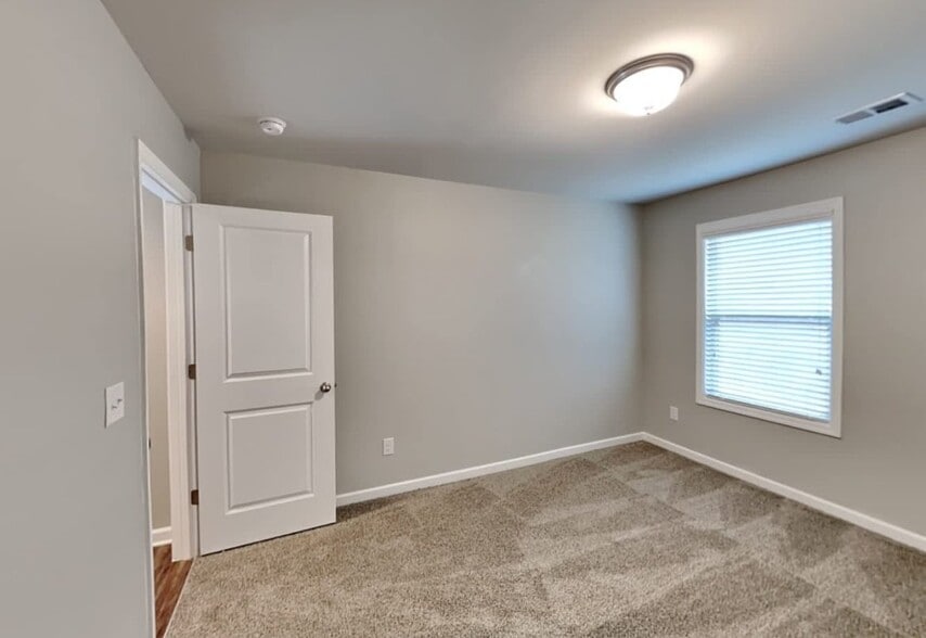 Building Photo - 243 Sage Dr